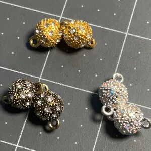 Findings: 2 magnetic clasps